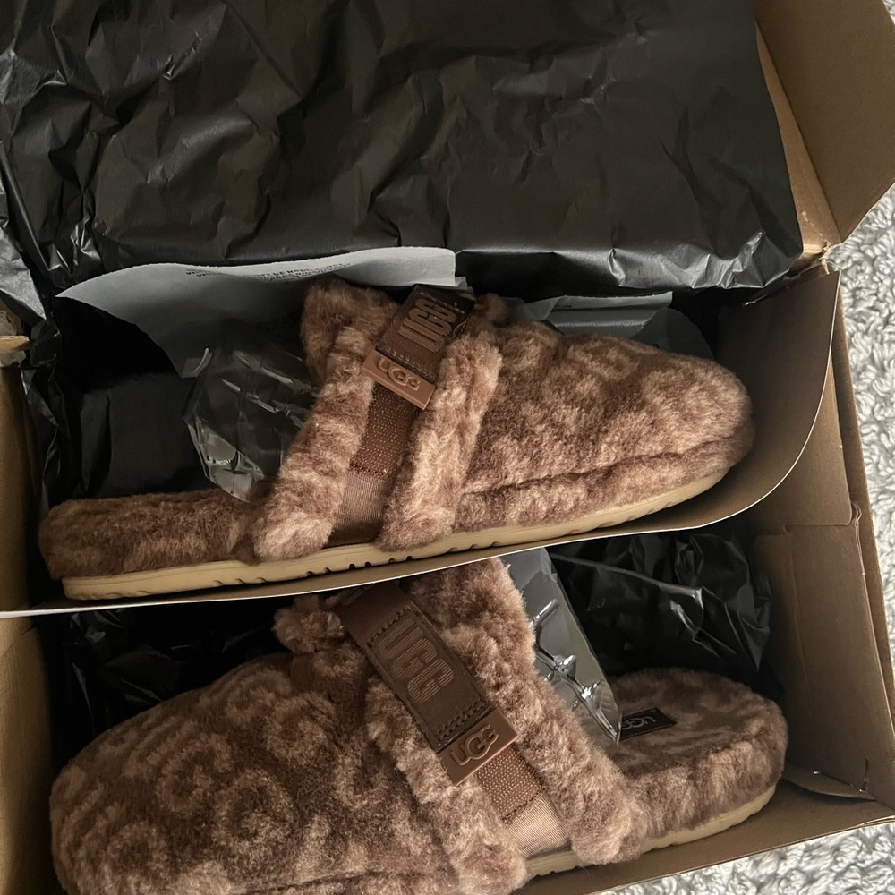 Ugg slides